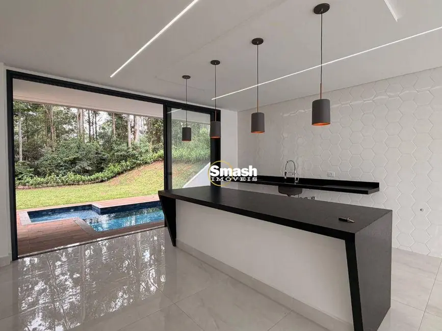 Sobrado com 4 quartos à venda, 305m2 em Jardim Planalto, Aruja - SP - imagem 8 Foto 8 de Sobrado com 4 quartos à venda, 305m2 em Jardim Planalto, Aruja - SP