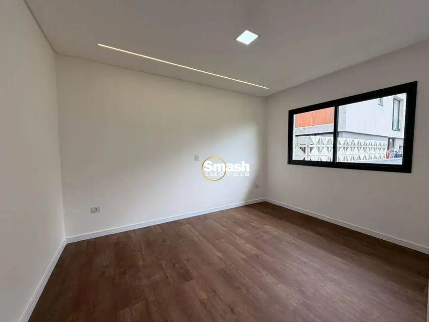 Sobrado com 4 quartos à venda, 305m2 em Jardim Planalto, Aruja - SP - imagem 9 Foto 9 de Sobrado com 4 quartos à venda, 305m2 em Jardim Planalto, Aruja - SP