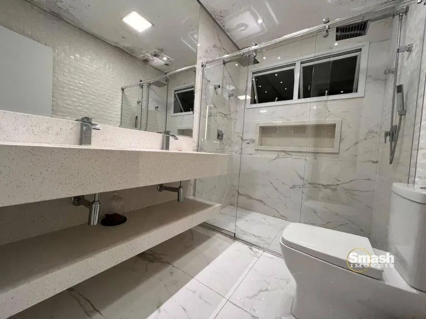 Foto 6 de Sobrado com 4 quartos à venda e para alugar, 300m2 em Residencial Real Park, Aruja - SP