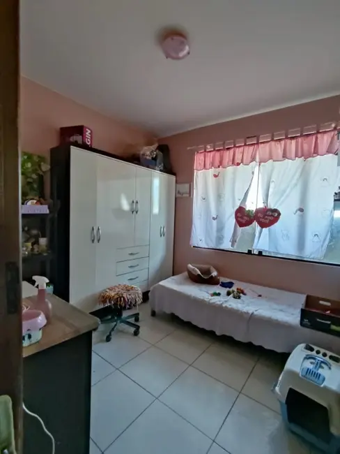 Sobrado com 6 quartos à venda, 200m2 em Brasilia - DF - imagem 7 Foto 7 de Sobrado com 6 quartos à venda, 200m2 em Brasilia - DF