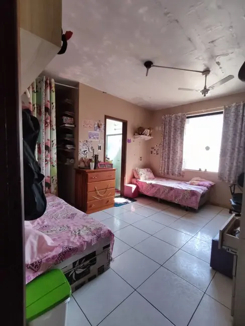 Sobrado com 6 quartos à venda, 200m2 em Brasilia - DF - imagem 8 Foto 8 de Sobrado com 6 quartos à venda, 200m2 em Brasilia - DF