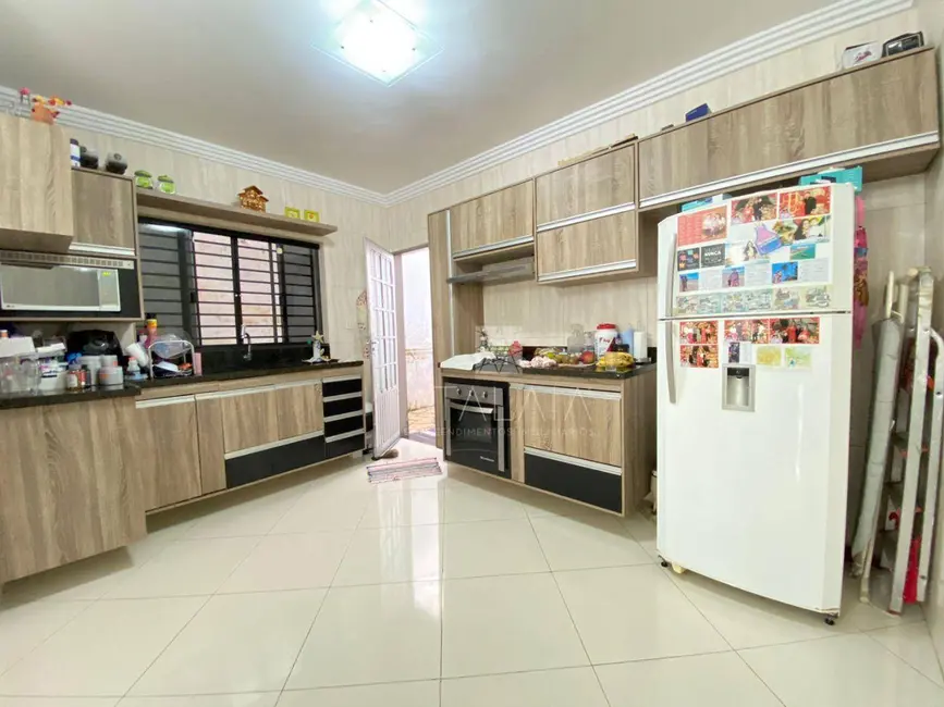 Casa com 3 quartos à venda, 400m2 em Brasilia - DF - imagem 3 Foto 3 de Casa com 3 quartos à venda, 400m2 em Brasilia - DF