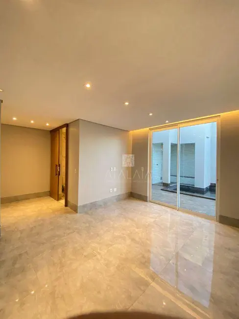 Casa com 3 quartos à venda, 400m2 em Brasilia - DF - imagem 7 Foto 7 de Casa com 3 quartos à venda, 400m2 em Brasilia - DF