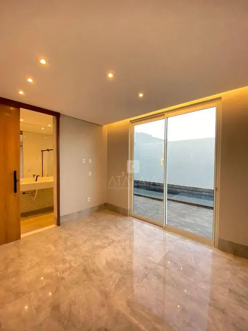 Casa com 3 quartos à venda, 400m2 em Brasilia - DF - imagem 9 Foto 9 de Casa com 3 quartos à venda, 400m2 em Brasilia - DF