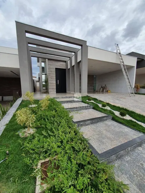 Foto 1 de Casa com 4 quartos à venda, 330m2 em Brasilia - DF