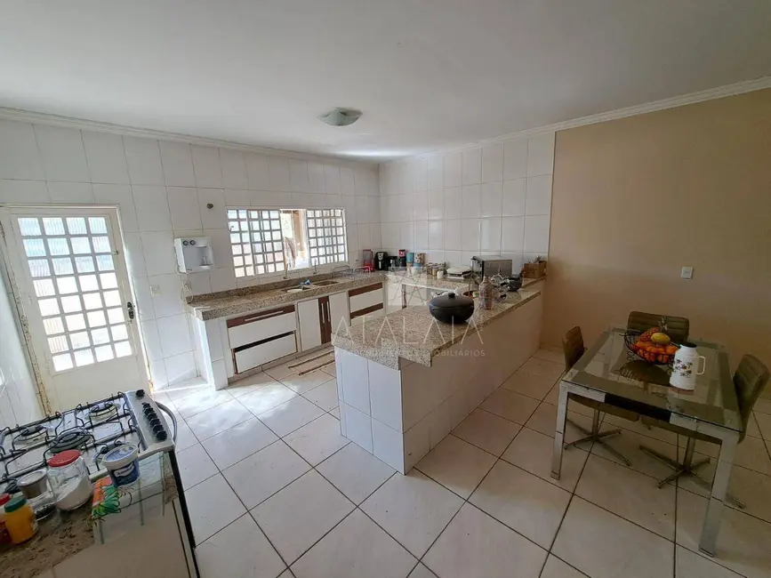 Casa com 3 quartos à venda, 550m2 em Taguatinga - DF - imagem 3 Foto 3 de Casa com 3 quartos à venda, 550m2 em Taguatinga - DF