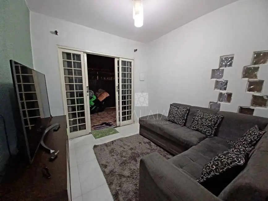 Casa com 2 quartos à venda, 108m2 em Taguatinga - DF - imagem 2 Foto 2 de Casa com 2 quartos à venda, 108m2 em Taguatinga - DF