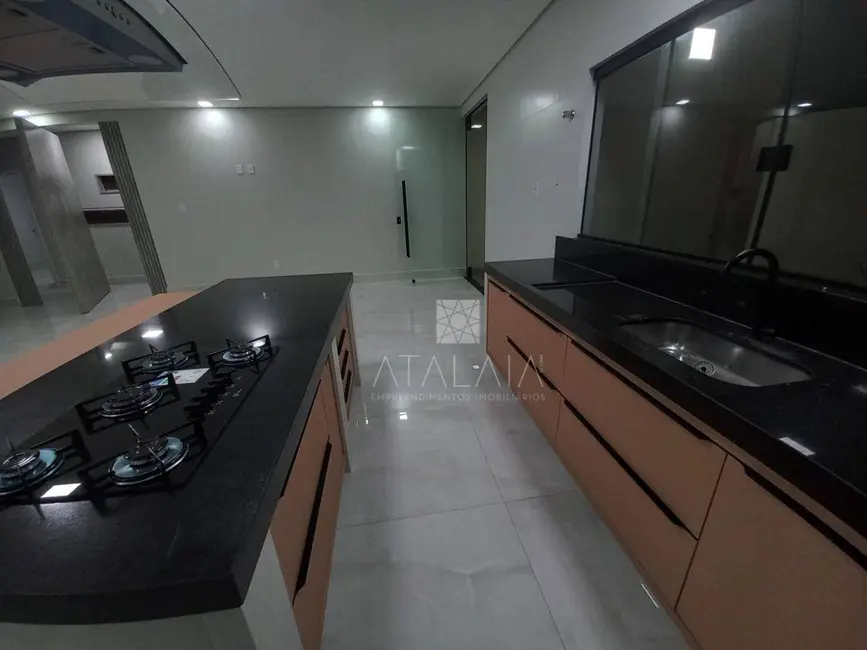 Casa com 3 quartos à venda, 300m2 em Brasilia - DF - imagem 8 Foto 8 de Casa com 3 quartos à venda, 300m2 em Brasilia - DF