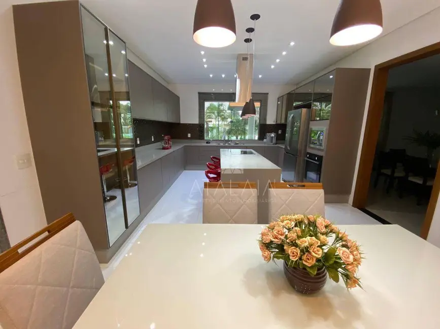 Casa com 4 quartos à venda, 2500m2 em Park Way, Brasilia - DF - imagem 9 Foto 9 de Casa com 4 quartos à venda, 2500m2 em Park Way, Brasilia - DF