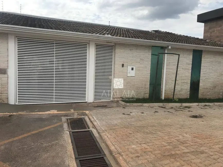 Casa com 4 quartos à venda, 300m2 em Brasilia - DF - imagem 2 Foto 2 de Casa com 4 quartos à venda, 300m2 em Brasilia - DF