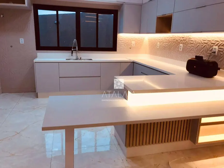 Foto 6 de Casa com 4 quartos à venda, 300m2 em Brasilia - DF