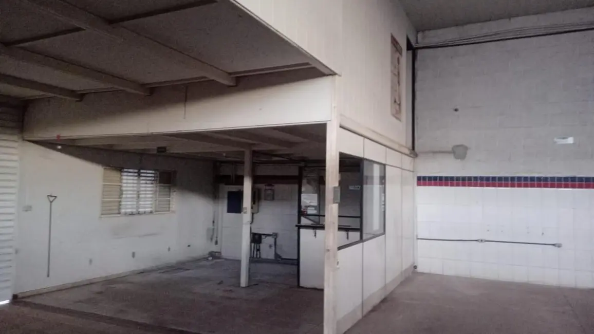 Foto 3 de Armazém / Galpão à venda, 2000m2 em Zona Industrial, Brasilia - DF