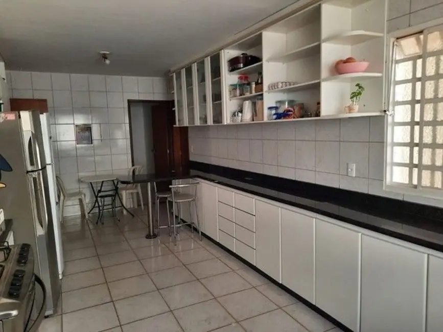 Sobrado com 5 quartos à venda, 822m2 em Brasilia - DF - imagem 5 Foto 5 de Sobrado com 5 quartos à venda, 822m2 em Brasilia - DF