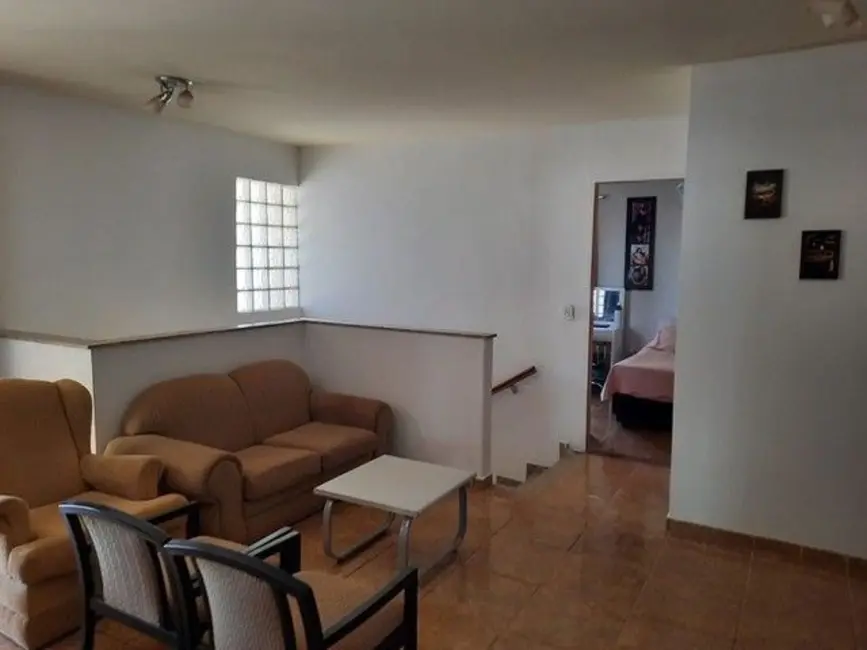 Sobrado com 5 quartos à venda, 822m2 em Brasilia - DF - imagem 3 Foto 3 de Sobrado com 5 quartos à venda, 822m2 em Brasilia - DF