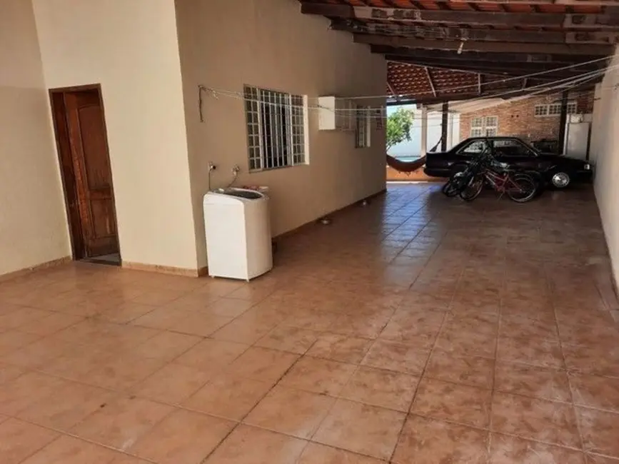 Sobrado com 5 quartos à venda, 822m2 em Brasilia - DF - imagem 7 Foto 7 de Sobrado com 5 quartos à venda, 822m2 em Brasilia - DF