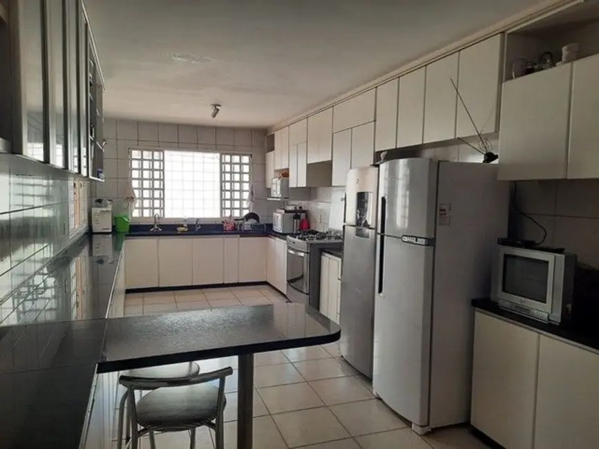 Sobrado com 5 quartos à venda, 822m2 em Brasilia - DF - imagem 4 Foto 4 de Sobrado com 5 quartos à venda, 822m2 em Brasilia - DF