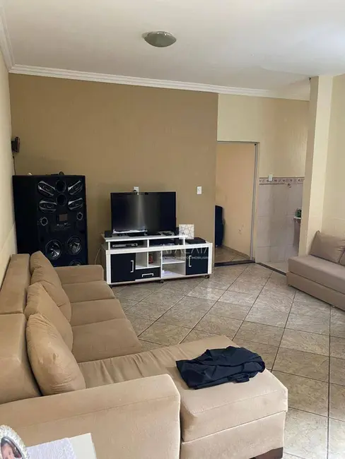 Sobrado com 5 quartos à venda, 220m2 em Taguatinga - DF - imagem 3 Foto 3 de Sobrado com 5 quartos à venda, 220m2 em Taguatinga - DF