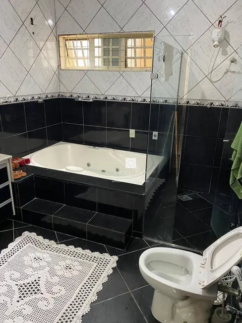 Sobrado com 5 quartos à venda, 220m2 em Taguatinga - DF - imagem 8 Foto 8 de Sobrado com 5 quartos à venda, 220m2 em Taguatinga - DF