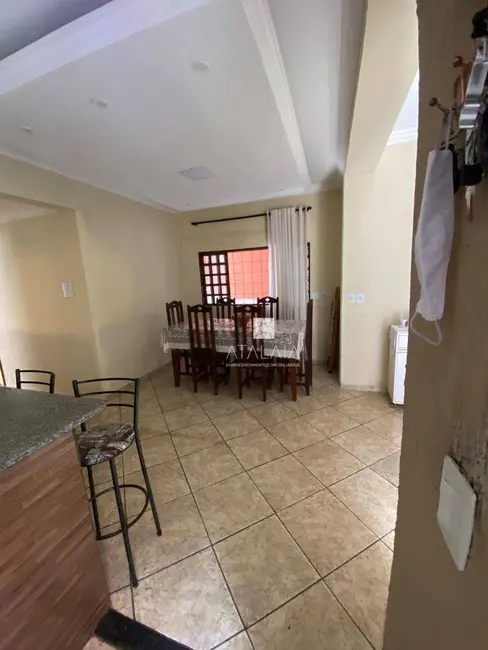 Sobrado com 5 quartos à venda, 220m2 em Taguatinga - DF - imagem 4 Foto 4 de Sobrado com 5 quartos à venda, 220m2 em Taguatinga - DF