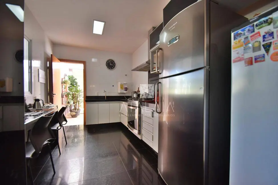 Casa de Condomínio com 6 quartos à venda, 1500m2 em Setor Habitacional Samambaia (Vicente Pires), Brasilia - DF - imagem 4 Foto 4 de Casa de Condomínio com 6 quartos à venda, 1500m2 em Setor Habitacional Samambaia (Vicente Pires), Brasilia - DF