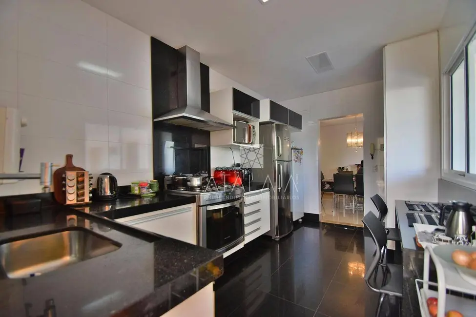 Casa de Condomínio com 6 quartos à venda, 1500m2 em Setor Habitacional Samambaia (Vicente Pires), Brasilia - DF - imagem 2 Foto 2 de Casa de Condomínio com 6 quartos à venda, 1500m2 em Setor Habitacional Samambaia (Vicente Pires), Brasilia - DF