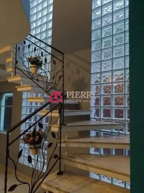 Sobrado com 3 quartos à venda, 283m2 em Parque São Domingos, São Paulo - SP - imagem 6 Foto 6 de Sobrado com 3 quartos à venda, 283m2 em Parque São Domingos, São Paulo - SP