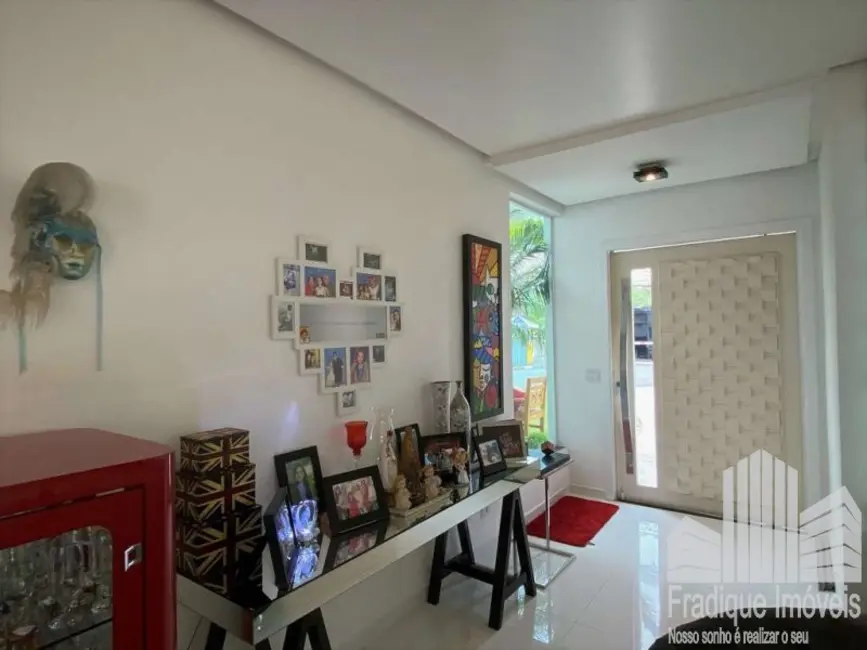 Foto 4 de Casa com 5 quartos à venda, 457m2 em Golf Gardens, Carapicuiba - SP