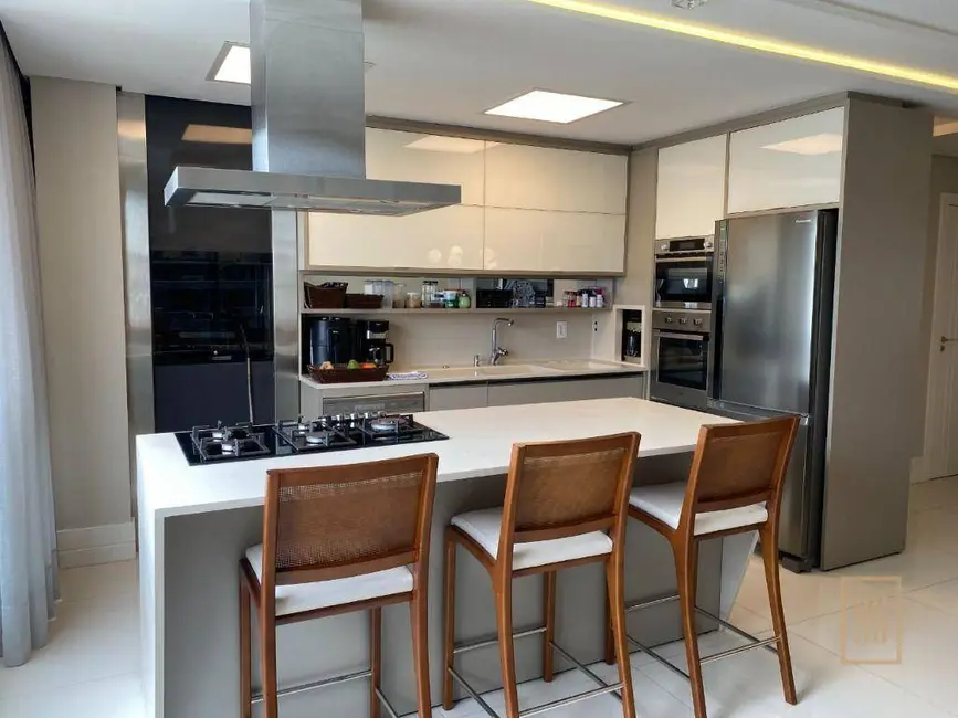 Foto 2 de Apartamento com 3 quartos à venda, 250m2 em Pioneiros, Balneario Camboriu - SC