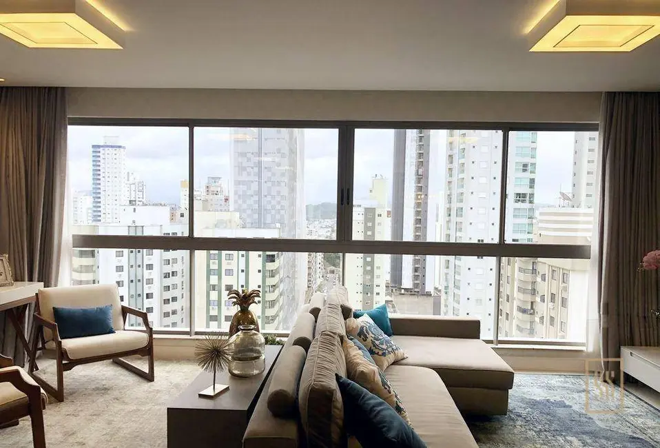 Apartamento com 3 quartos à venda, 208m2 em Centro, Balneario Camboriu - SC - imagem 2 Foto 2 de Apartamento com 3 quartos à venda, 208m2 em Centro, Balneario Camboriu - SC