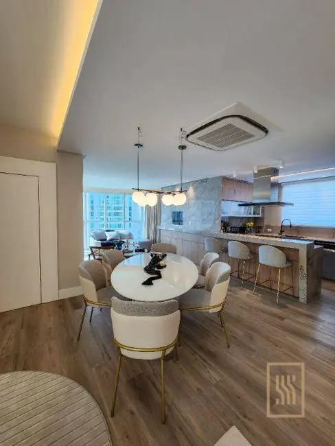 Apartamento com 3 quartos à venda, 255m2 em Centro, Balneario Camboriu - SC - imagem 4 Foto 4 de Apartamento com 3 quartos à venda, 255m2 em Centro, Balneario Camboriu - SC