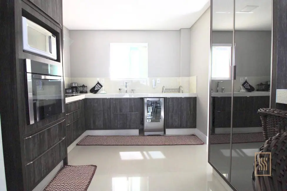 Apartamento com 3 quartos à venda, 330m2 em Centro, Balneario Camboriu - SC - imagem 5 Foto 5 de Apartamento com 3 quartos à venda, 330m2 em Centro, Balneario Camboriu - SC