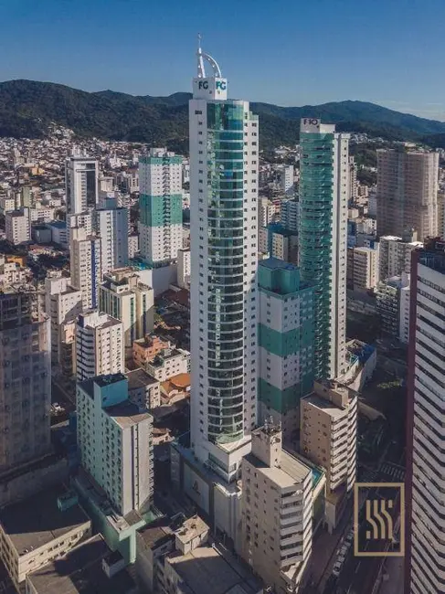 Apartamento com 3 quartos à venda, 308m2 em Centro, Balneario Camboriu - SC - imagem 8 Foto 8 de Apartamento com 3 quartos à venda, 308m2 em Centro, Balneario Camboriu - SC