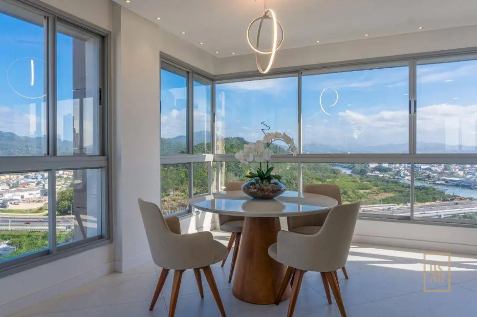 Apartamento com 4 quartos à venda, 260m2 em Centro, Balneario Camboriu - SC - imagem 2 Foto 2 de Apartamento com 4 quartos à venda, 260m2 em Centro, Balneario Camboriu - SC