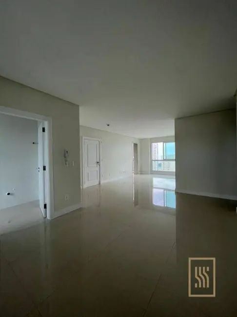 Apartamento com 3 quartos à venda, 222m2 em Centro, Balneario Camboriu - SC - imagem 3 Foto 3 de Apartamento com 3 quartos à venda, 222m2 em Centro, Balneario Camboriu - SC