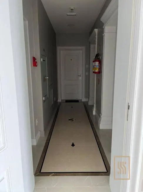 Apartamento com 3 quartos à venda, 222m2 em Centro, Balneario Camboriu - SC - imagem 2 Foto 2 de Apartamento com 3 quartos à venda, 222m2 em Centro, Balneario Camboriu - SC