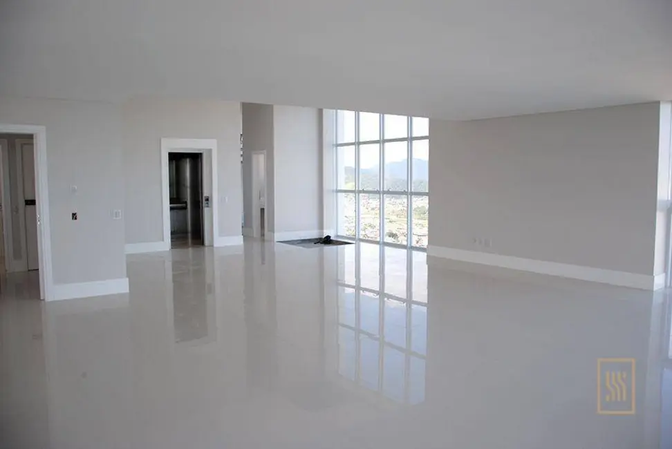 Cobertura com 6 quartos à venda, 885m2 em Centro, Balneario Camboriu - SC - imagem 5 Foto 5 de Cobertura com 6 quartos à venda, 885m2 em Centro, Balneario Camboriu - SC