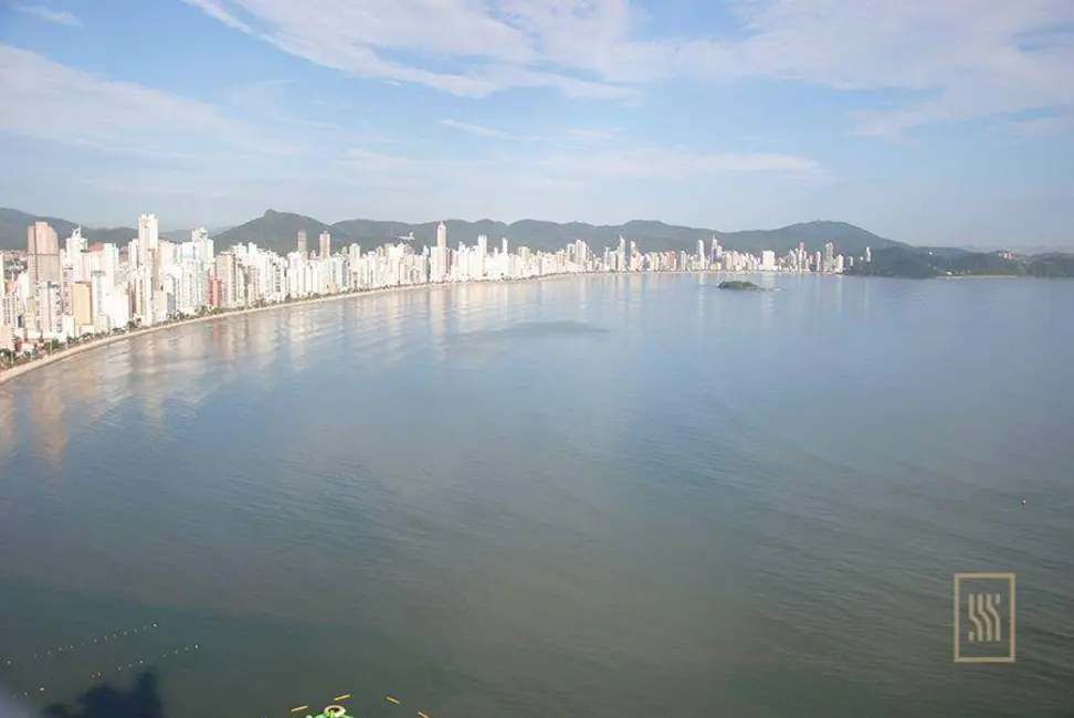 Cobertura com 6 quartos à venda, 885m2 em Centro, Balneario Camboriu - SC - imagem 9 Foto 9 de Cobertura com 6 quartos à venda, 885m2 em Centro, Balneario Camboriu - SC