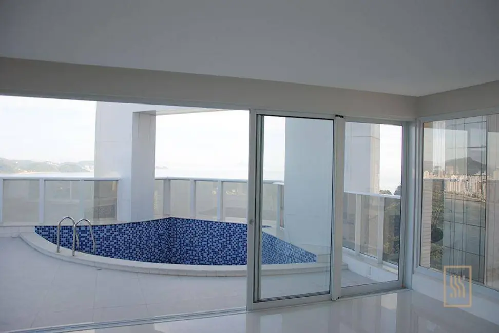 Cobertura com 6 quartos à venda, 885m2 em Centro, Balneario Camboriu - SC - imagem 8 Foto 8 de Cobertura com 6 quartos à venda, 885m2 em Centro, Balneario Camboriu - SC