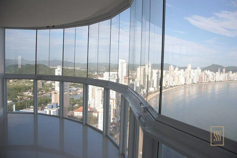 Cobertura com 6 quartos à venda, 885m2 em Centro, Balneario Camboriu - SC - imagem 4 Foto 4 de Cobertura com 6 quartos à venda, 885m2 em Centro, Balneario Camboriu - SC