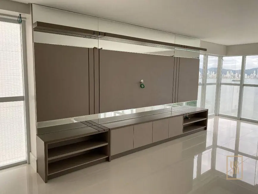 Apartamento com 5 quartos à venda, 464m2 em Centro, Balneario Camboriu - SC - imagem 4 Foto 4 de Apartamento com 5 quartos à venda, 464m2 em Centro, Balneario Camboriu - SC