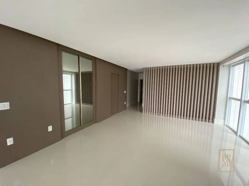 Apartamento com 5 quartos à venda, 464m2 em Centro, Balneario Camboriu - SC - imagem 7 Foto 7 de Apartamento com 5 quartos à venda, 464m2 em Centro, Balneario Camboriu - SC