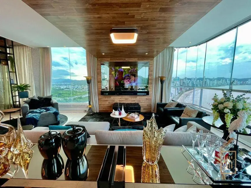 Cobertura com 7 quartos à venda, 890m2 em Centro, Balneario Camboriu - SC - imagem 4 Foto 4 de Cobertura com 7 quartos à venda, 890m2 em Centro, Balneario Camboriu - SC