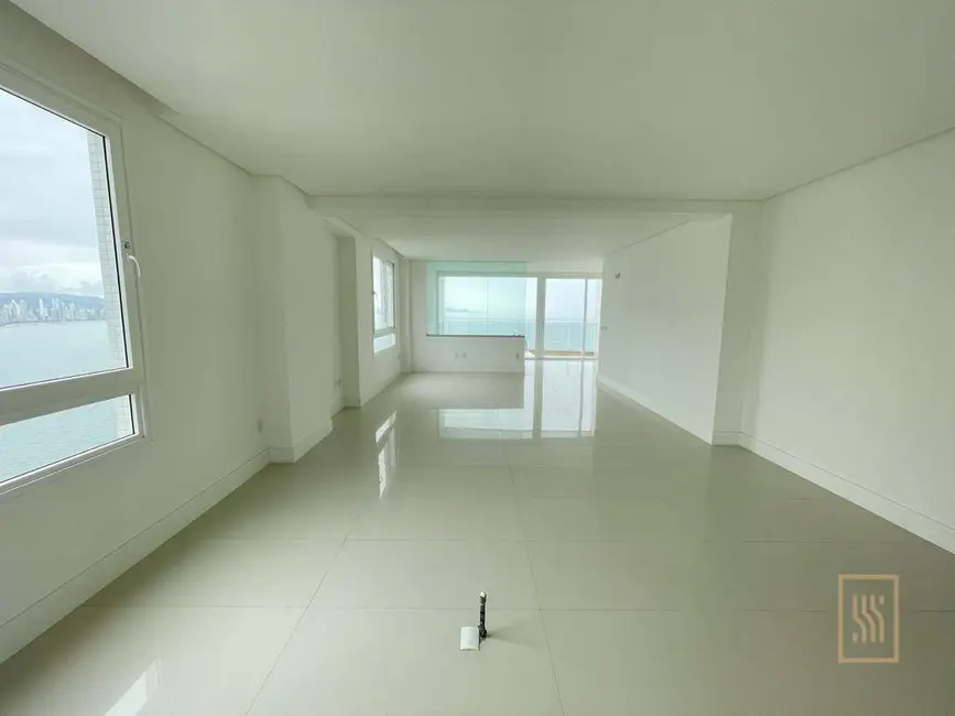 Cobertura com 7 quartos à venda, 650m2 em Balneario Camboriu - SC - imagem 6 Foto 6 de Cobertura com 7 quartos à venda, 650m2 em Balneario Camboriu - SC