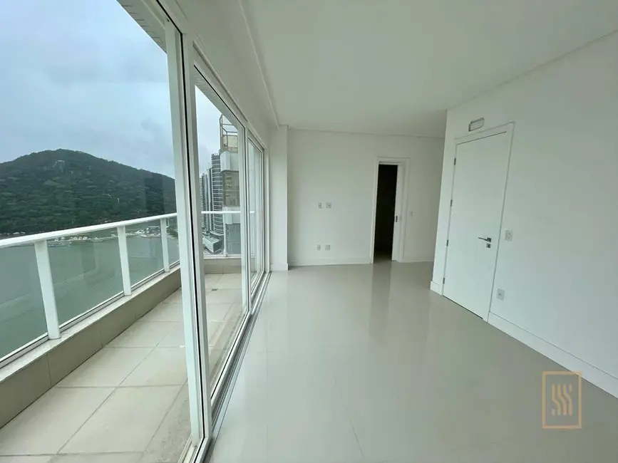 Cobertura com 7 quartos à venda, 650m2 em Balneario Camboriu - SC - imagem 3 Foto 3 de Cobertura com 7 quartos à venda, 650m2 em Balneario Camboriu - SC