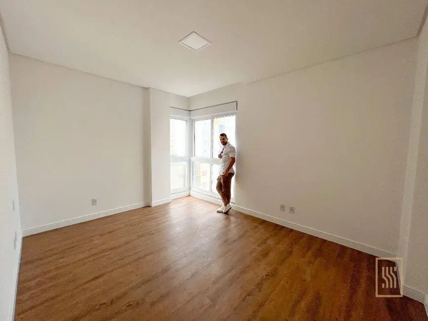 Apartamento com 3 quartos à venda, 250m2 em Centro, Balneario Camboriu - SC - imagem 6 Foto 6 de Apartamento com 3 quartos à venda, 250m2 em Centro, Balneario Camboriu - SC