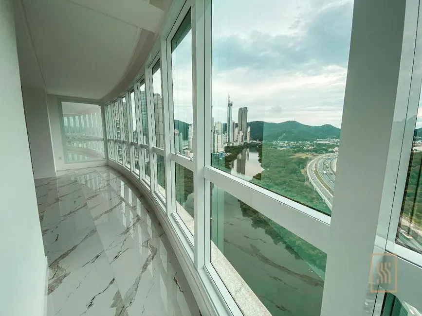 Apartamento com 3 quartos à venda, 242m2 em Centro, Balneario Camboriu - SC - imagem 3 Foto 3 de Apartamento com 3 quartos à venda, 242m2 em Centro, Balneario Camboriu - SC