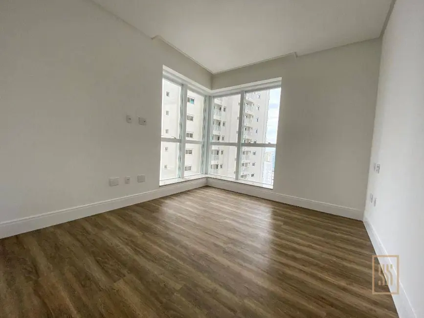 Apartamento com 3 quartos à venda, 242m2 em Centro, Balneario Camboriu - SC - imagem 6 Foto 6 de Apartamento com 3 quartos à venda, 242m2 em Centro, Balneario Camboriu - SC