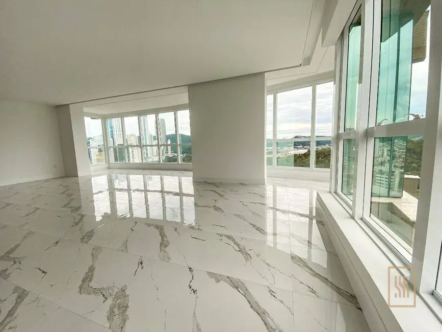Apartamento com 3 quartos à venda, 242m2 em Centro, Balneario Camboriu - SC - imagem 2 Foto 2 de Apartamento com 3 quartos à venda, 242m2 em Centro, Balneario Camboriu - SC