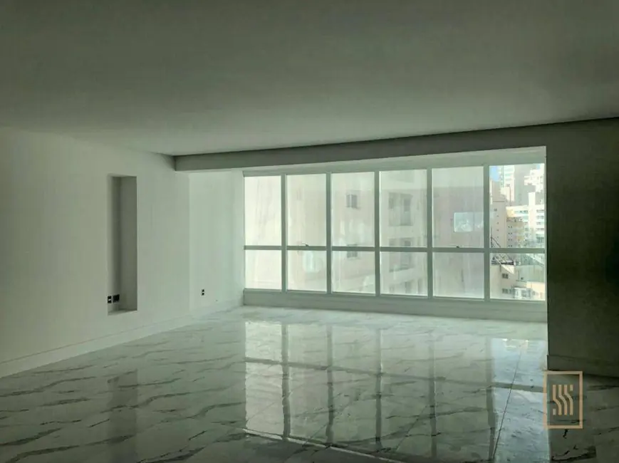 Apartamento com 4 quartos à venda, 403m2 em Centro, Balneario Camboriu - SC - imagem 3 Foto 3 de Apartamento com 4 quartos à venda, 403m2 em Centro, Balneario Camboriu - SC