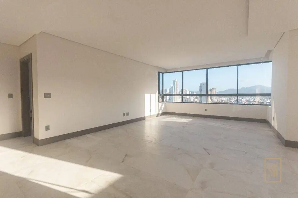 Apartamento com 3 quartos à venda, 272m2 em Centro, Balneario Camboriu - SC - imagem 3 Foto 3 de Apartamento com 3 quartos à venda, 272m2 em Centro, Balneario Camboriu - SC